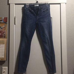 Women’s Gap brand skinny jeans size 26s